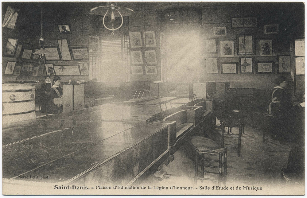 Saint-Denis - Maison d'Education de la Légion d'Honneur - Salle d'Etude et de Musique.