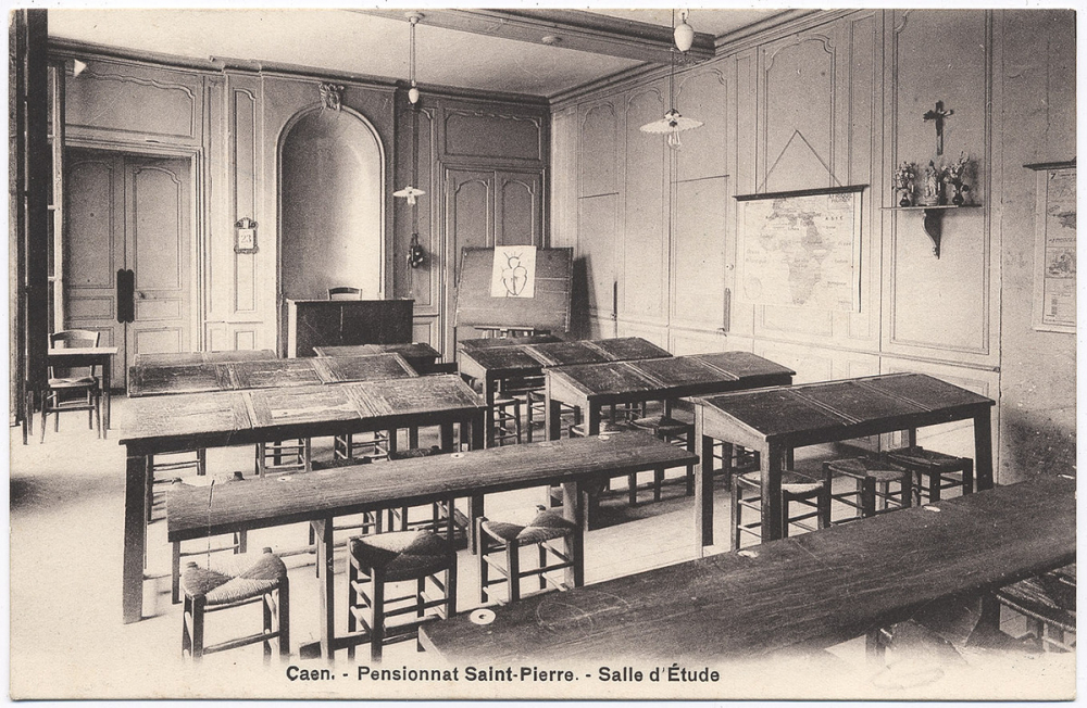 Caen - Pensionnat Saint-Pierre - Salle d'Etude.