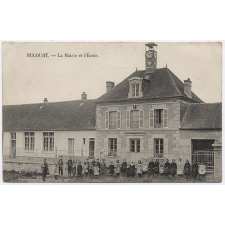 Nucourt - La Mairie et l'Ecole.