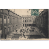 322 - Dieppe - Intérieur du Collège - La cour d'Honneur.