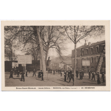 Ecole Saint-Nicolas - Cours Spécial - Buzenval par Rueil (S.-&-O.) - En récréation.