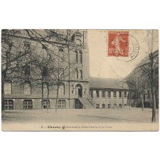 9 - Chauny - L'Institution Saint-Charles - La Cour.
