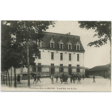 Ecole Notre-Dame de Beaune - Façade Est, avec la cour.