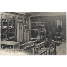 16 - Clermont-Ferrand - Pensionnat Godefroy-de-Bouillon - Salle de Physique.
