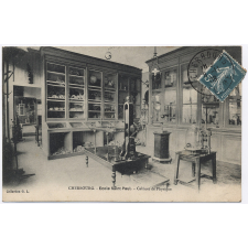 Cherbourg - Ecole Saint-Paul - Cabinet de Physique.
