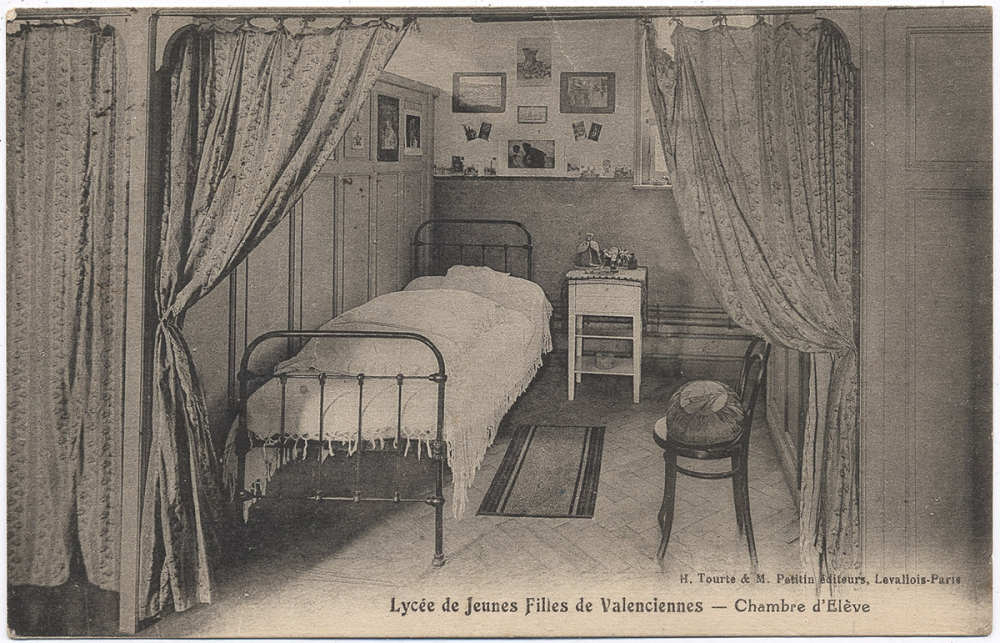 Lycée de Jeunes Filles de Valenciennes - Chambre d'Elève.