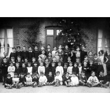 Ecole primaire de Bourg-Achard. Classe de M et Mme Freissinet.
