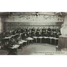 Ecole Primaire Supérieure de Fournes (Nord) - Salle de Dessin.