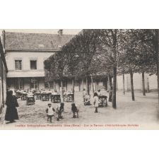 Institut Orthopédique Providence, Sées (Orne) - Sur le Terrain d'Héliothérapie (Arrivée).