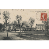 3 - Hornoy - La Place et L'Ecole des Garçons.