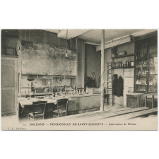 17 - Orléans - Pensionnat de Saint-Euverte - Laboratoire de Chimie.