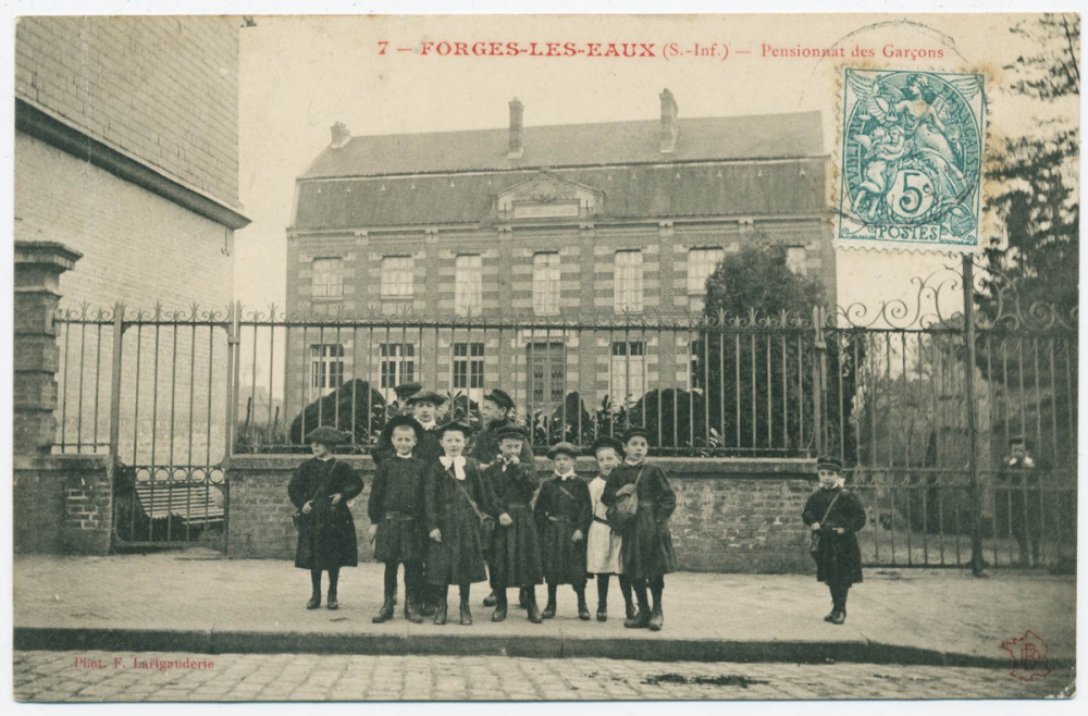 7 - Forges-les-Eaux (S.-Inf.) - Pensionnat des Garçons.