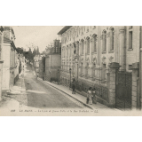 198 - Le Mans - Le Lycée de Jeunes Filles et la rue Berthelot.