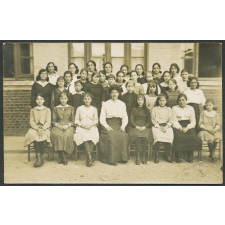 Souvenir de l'internat du cours complémentaire d'Yvetot dirigé par Mademoiselle Havard.