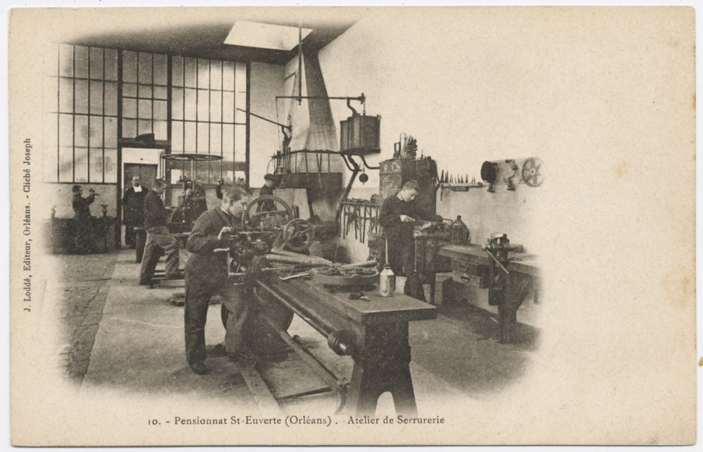 10 - Pensionnat St-Euverte (Orléans) - Atelier de Serrurerie.