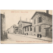 Doue (S.-&-M.) - Mairie et Ecoles.