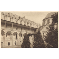 Collège Episcopal de Zillisheim (Alsace) - Cour intérieure, partie sud.