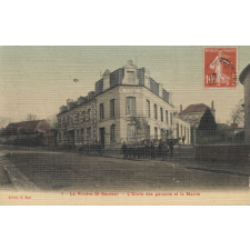 8 - La Rivière St-Sauveur - L'Ecole des Garçons et la Mairie.