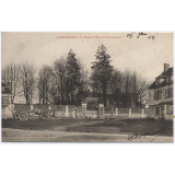 Saint-Fiacre - La place et l'Ecole Professionnelle.