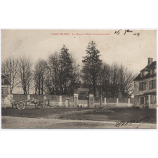 Saint-Fiacre - La place et l'Ecole Professionnelle.