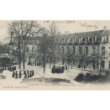 Argentan - Pensionnat de l'Education Chrétienne - Cour intérieure.