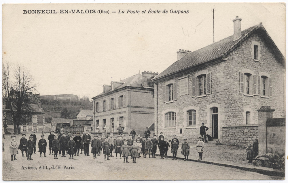 Bonneuil-en-Valois (Oise) - La Poste et Ecole de Garçons.