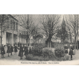 Pensionnat Ste-Jeanne, près Orléans - Cour et Jardins.