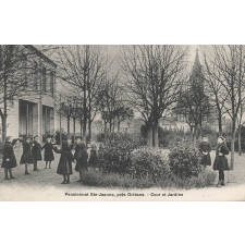 Pensionnat Ste-Jeanne, près Orléans - Cour et Jardins.