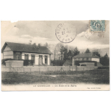 La Gueroulde - Les Ecoles et la Mairie.