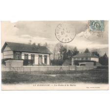 La Gueroulde - Les Ecoles et la Mairie.