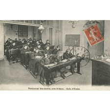 Pensionnat Ste-Jeanne, près Orléans - Salle d'Etudes.