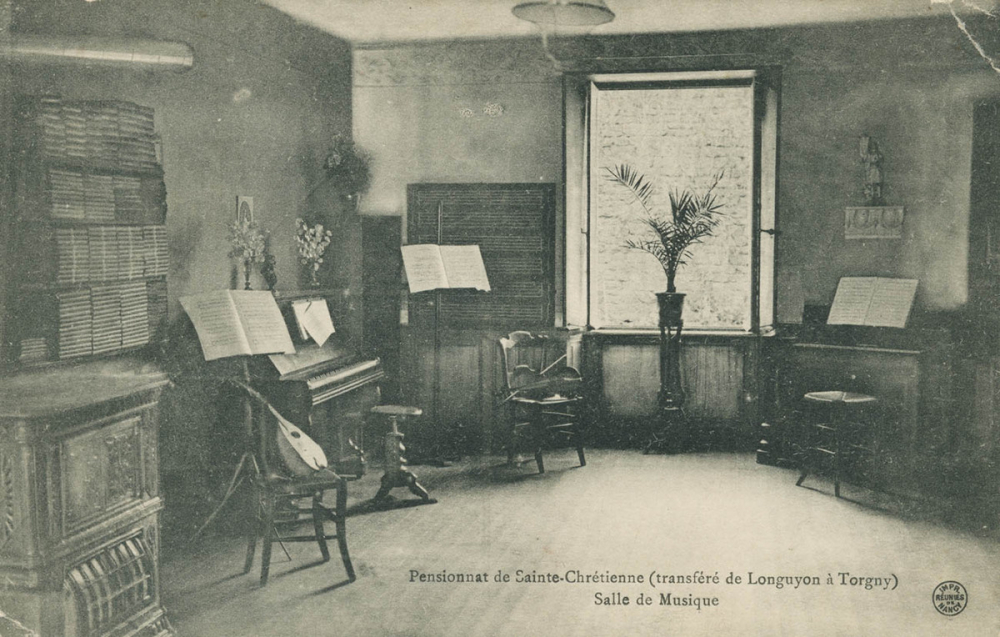 Pensionnat de Sainte-Chrétienne (transféré de Longuyon à Torgny) - Salle de Musique.