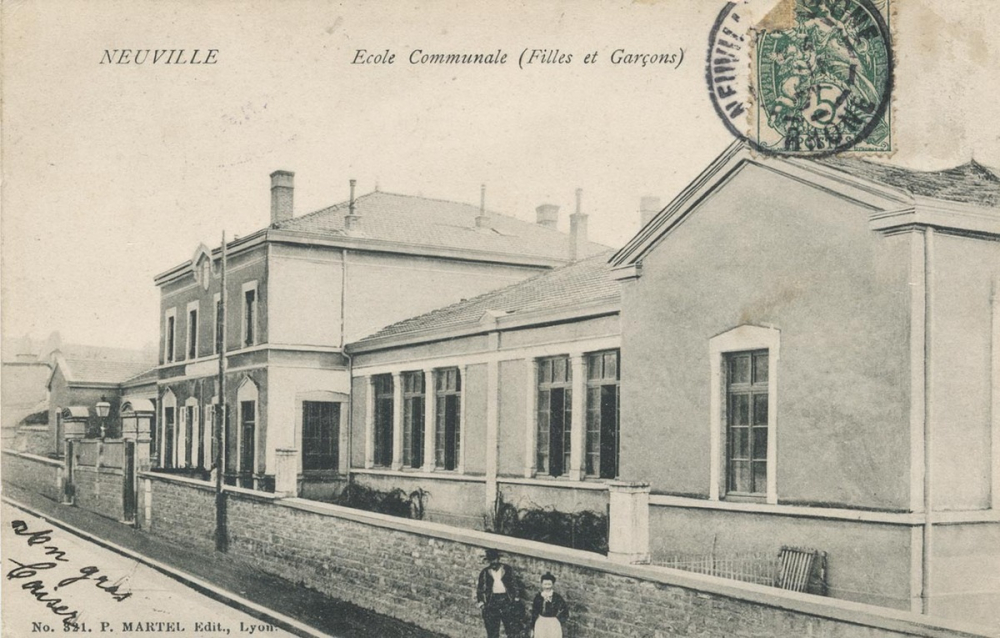 Neuville - Ecole Communale (Filles et Garçons).