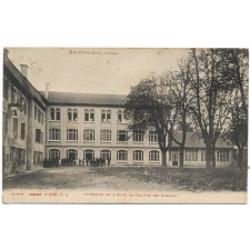 Neufchâteau (Vosges) - Intérieur de la Cour du Collège des Garçons.