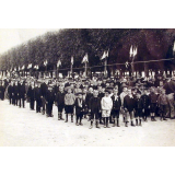 Ecole de garçons de Breteuil-sur-Noye - Retour d'une promenade scolaire faite par tous les élèves (juillet 1899). 