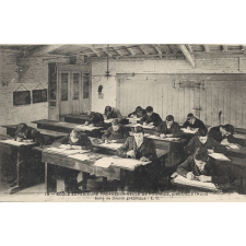 19 - Ecole Supérieure Professionnelle de Fournes, près Lille (Nord) - Salle de Dessin graphique.