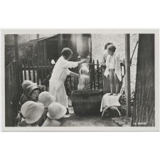 Pantin - Ecole Maternelle de plein Air (1923 - 1931) - La douche.