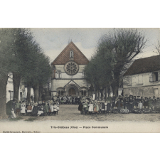 Trie-Château (Oise) - Place Communale.