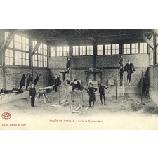 Lycée de Troyes - Salle de Gymnastique.