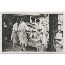 Pantin - Ecole Maternelle de plein Air (1923 - 1931) - Le goûter.