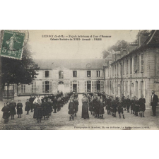 Luzancy (S.-et-M.) - Façade Intérieure et Cour d'Honneur - Colonie Scolaire du 18e Arrondissement.