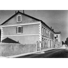 Vue extérieure de l'EPS de Crest. 
