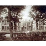 Façade des écoles de Scey-sur-Saône. 