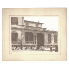 Scène de rue, école maternelle de Marseille.