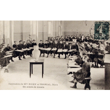 Institution de Mlles Nicey et Terrial, Dijon - Un cours de dessin.