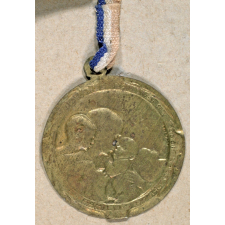 Insigne de quête de la Journée de l'Orphelinat des Armées. 