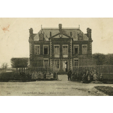 708 - Emanville (Eure). - Mairie et Ecoles.