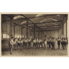 Auberges de la Jeunesse et de l'Enfance de la région du Nord - Au gymnase.
