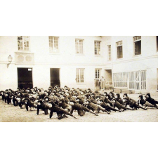 Ecole Pellerin à Beauvais - Gymnastique appliquée (groupe n°11) : Poses plastiques - Etude.