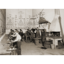 Travaux manuels - Ecole de garçons rue d'Arlac à Bordeaux.